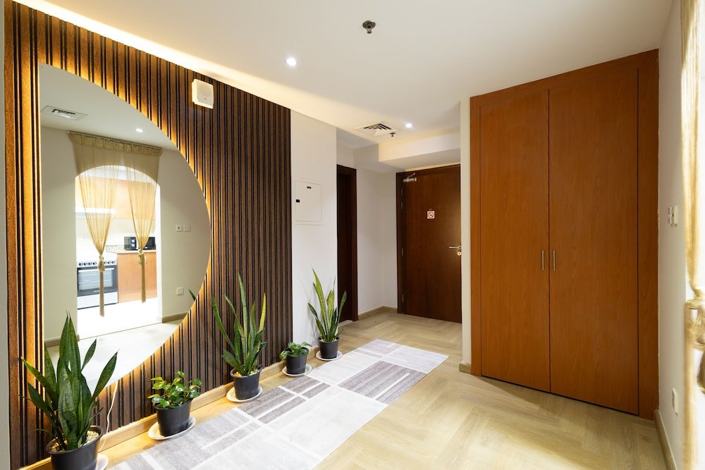 Дубай: SuperHost - Tranquil Oasis in the Heart of Dubai Lakepoint N2