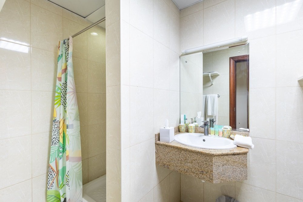 Дубай: SuperHost - Tranquil Oasis in the Heart of Dubai Lakepoint N2