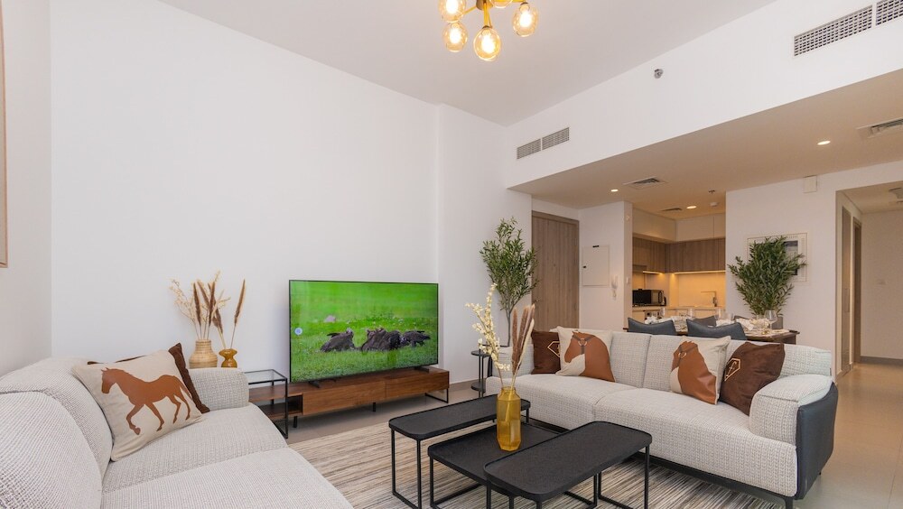 Дубай: Aya - Beverly Hills 2BR Apartment With Balcony