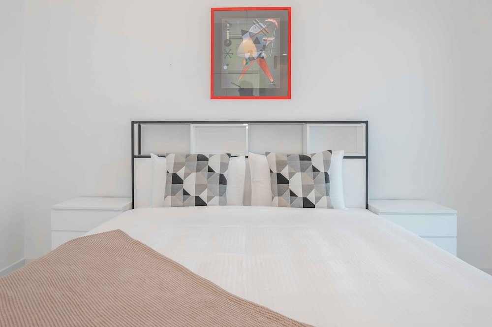 Дубай: Spacious 2BR Marina Residence 4
