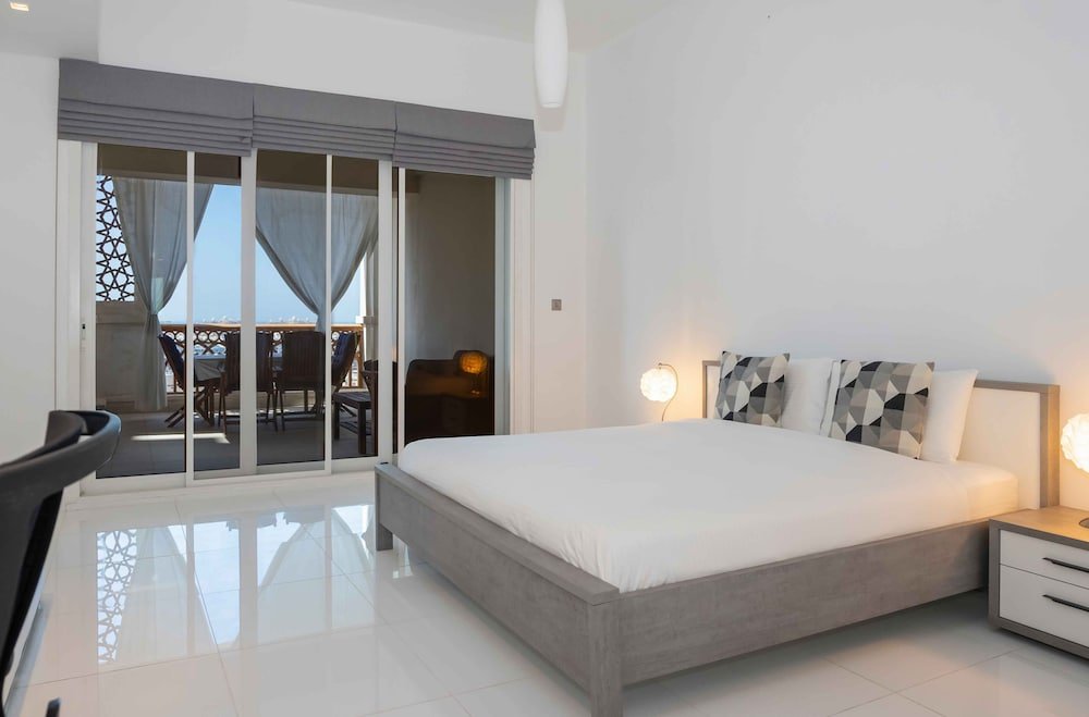 Дубай: Spacious 2BR Marina Residence 4