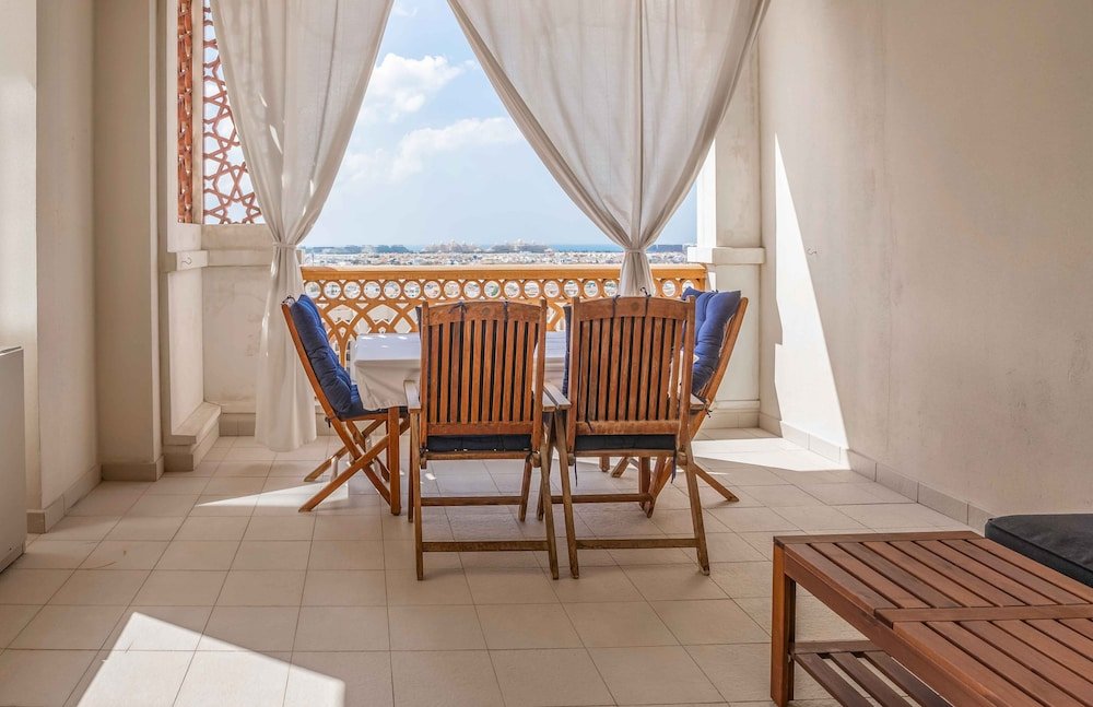 Дубай: Spacious 2BR Marina Residence 4