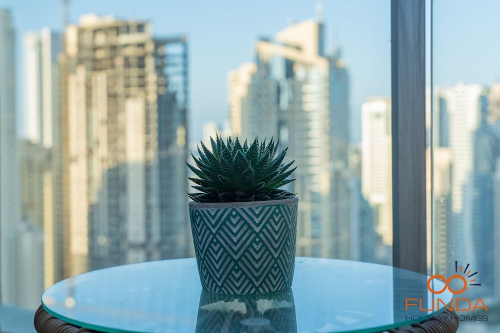Дубай: Address Dubai Marina  Luxe Studio 31