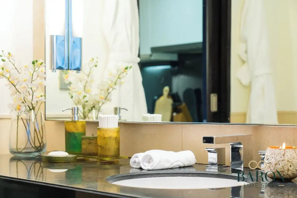 Дубай: Address Dubai Marina  Luxe Studio 31