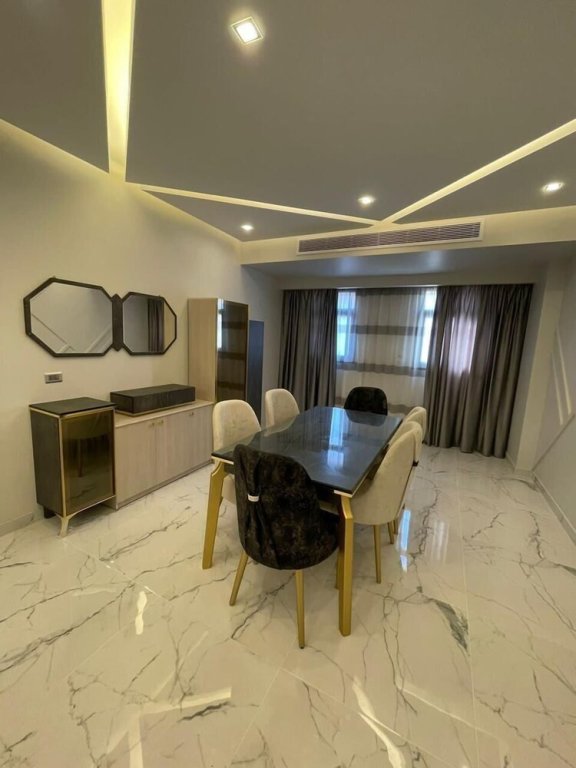 Шейх Заед Сити: Duplex Apartment With A Private Garden