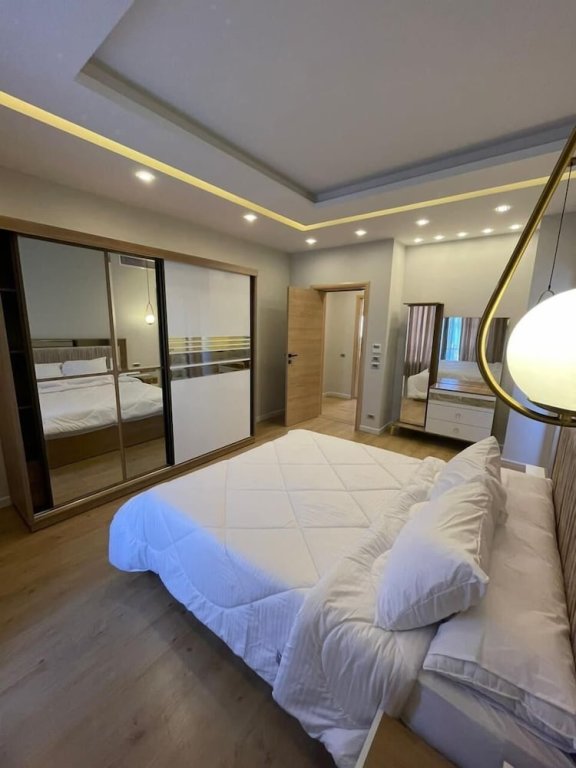 Шейх Заед Сити: Duplex Apartment With A Private Garden