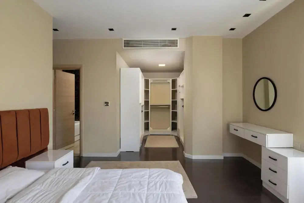 Шейх Заед Сити: Villa With Private Pool In Beverly Hills