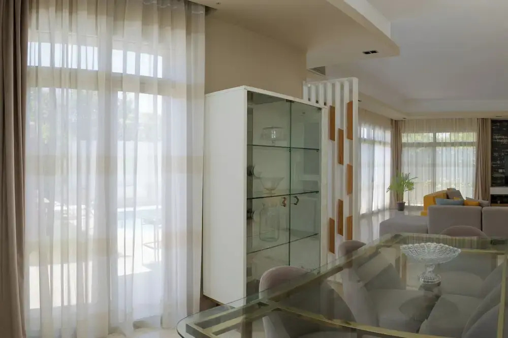 Шейх Заед Сити: Villa With Private Pool In Beverly Hills