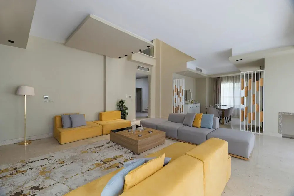 Шейх Заед Сити: Villa With Private Pool In Beverly Hills