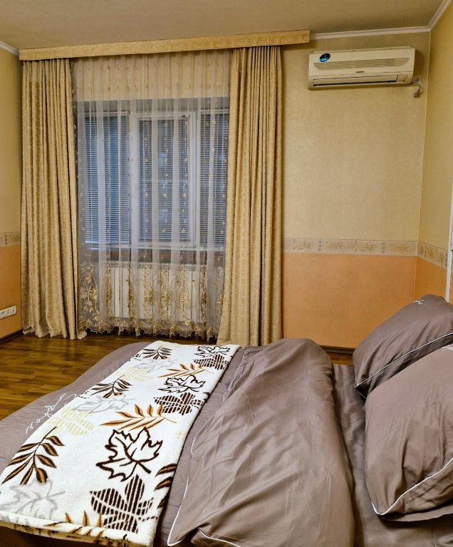 Новочеркасск: Квартира KEY2HOME на Крылова