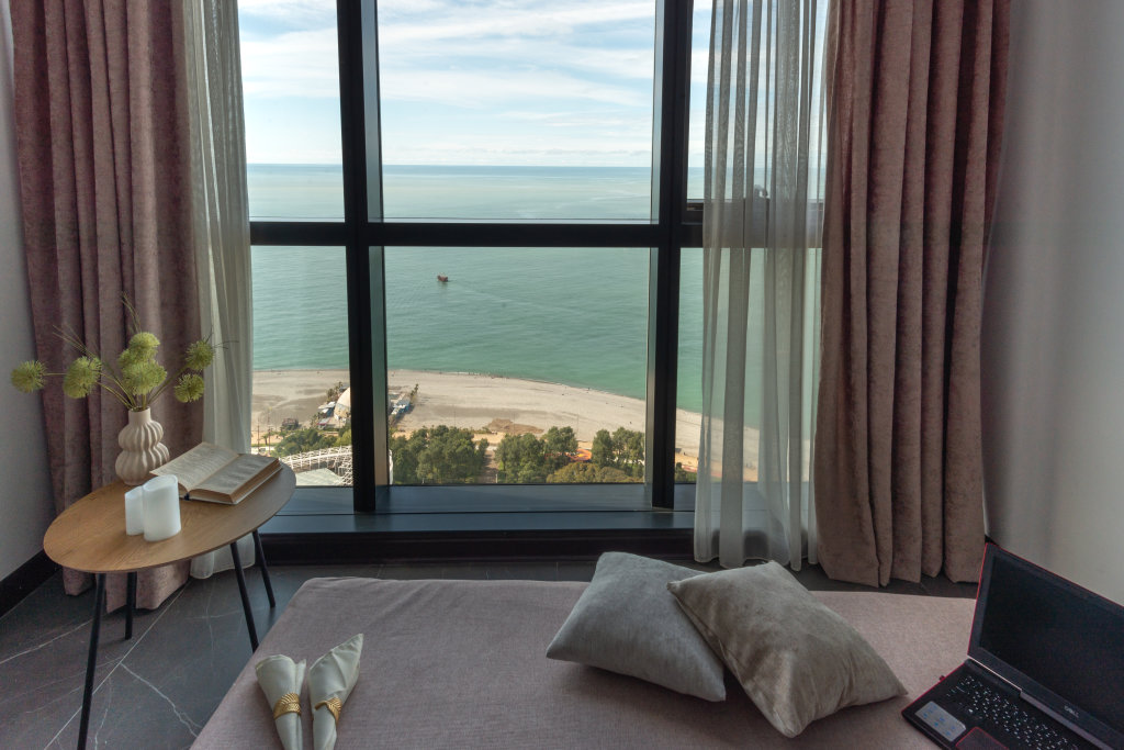 Апартаменты Ocean Breeze Retreat - honeymoon sea view resort — фото 2