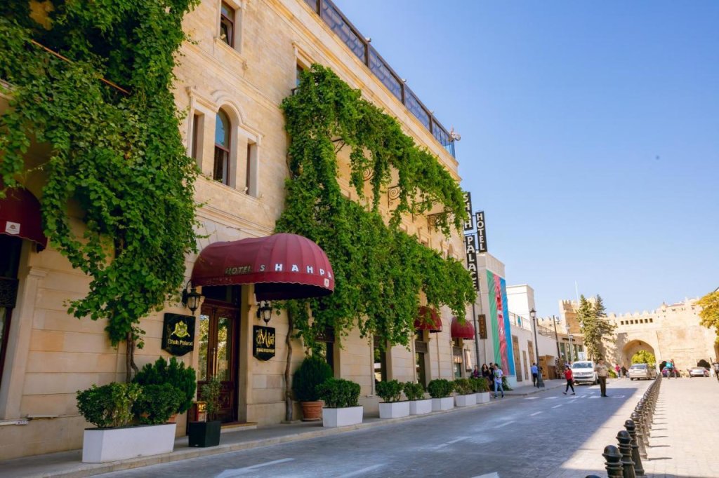 Баку: Shah Palace Luxury Museum Hotel (by Travel Agency)