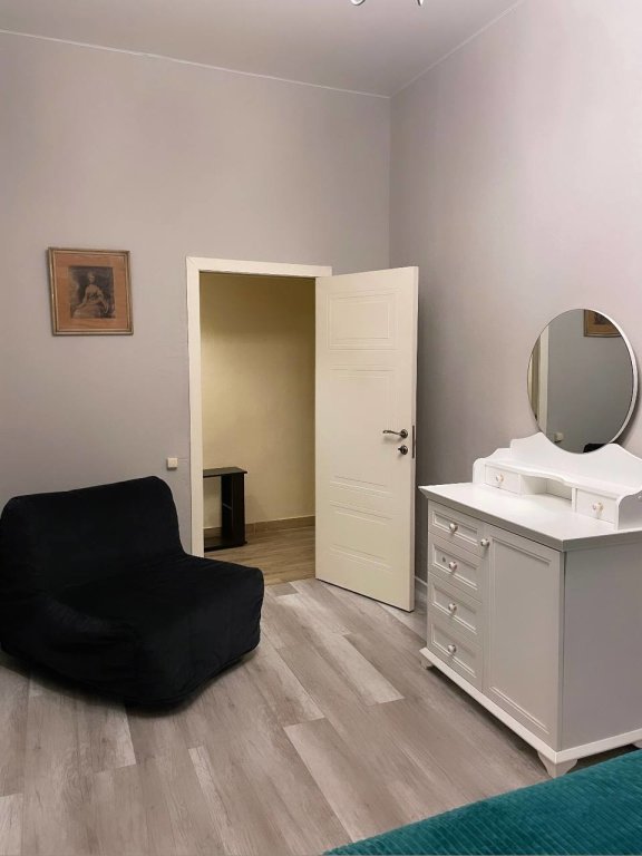 Санкт-Петербург: Квартира Трехкомнатная в сердце Петроградки в Винтажном Стиле