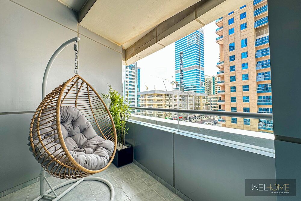 Дубай: WelHome - Mesmerizing 1BR Apartment in Damac Waves A