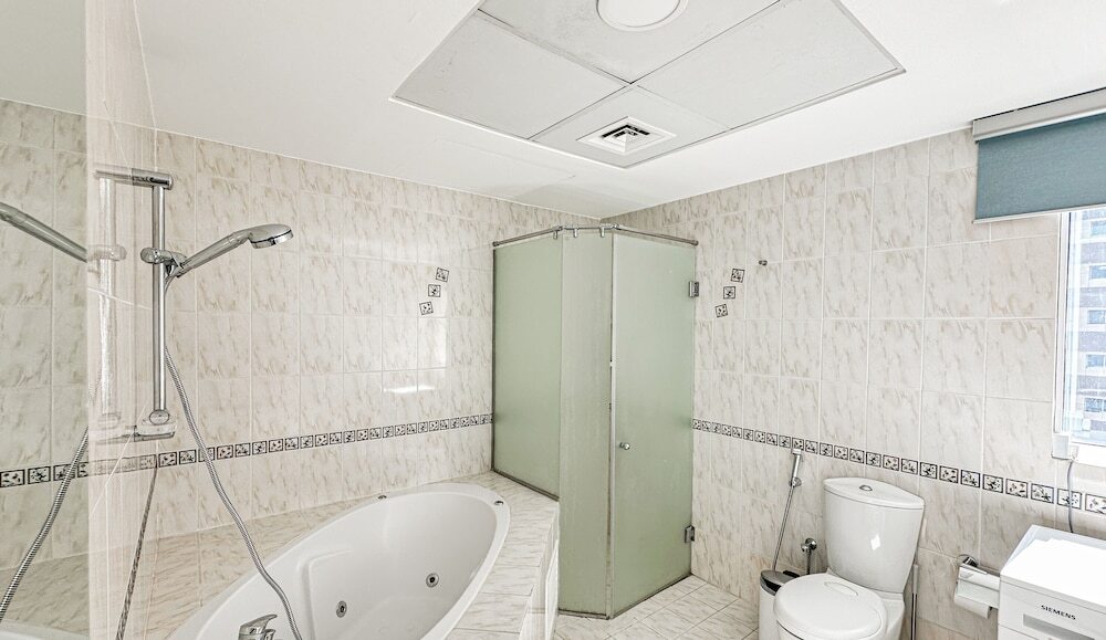 Дубай: WelHome - Mesmerizing 1BR Apartment in Damac Waves A