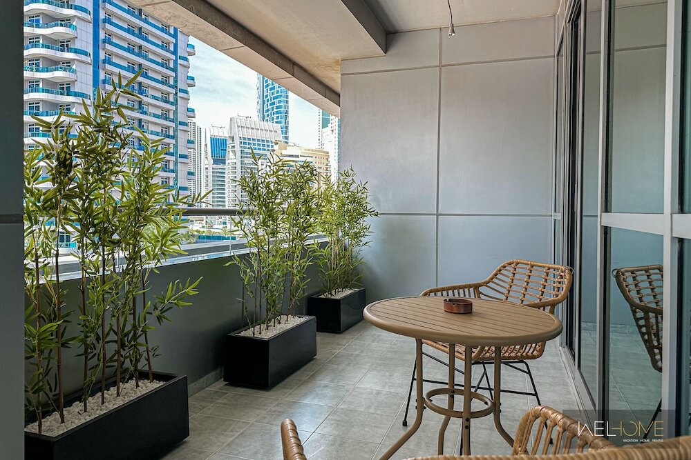 Дубай: WelHome - Mesmerizing 1BR Apartment in Damac Waves A