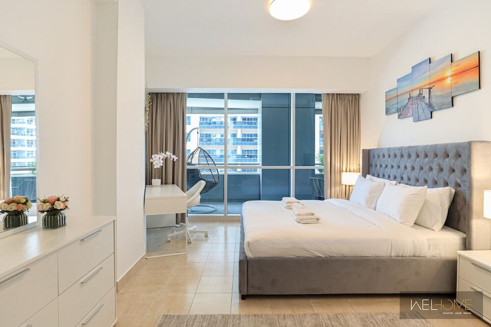 Дубай: WelHome - Mesmerizing 1BR Apartment in Damac Waves A