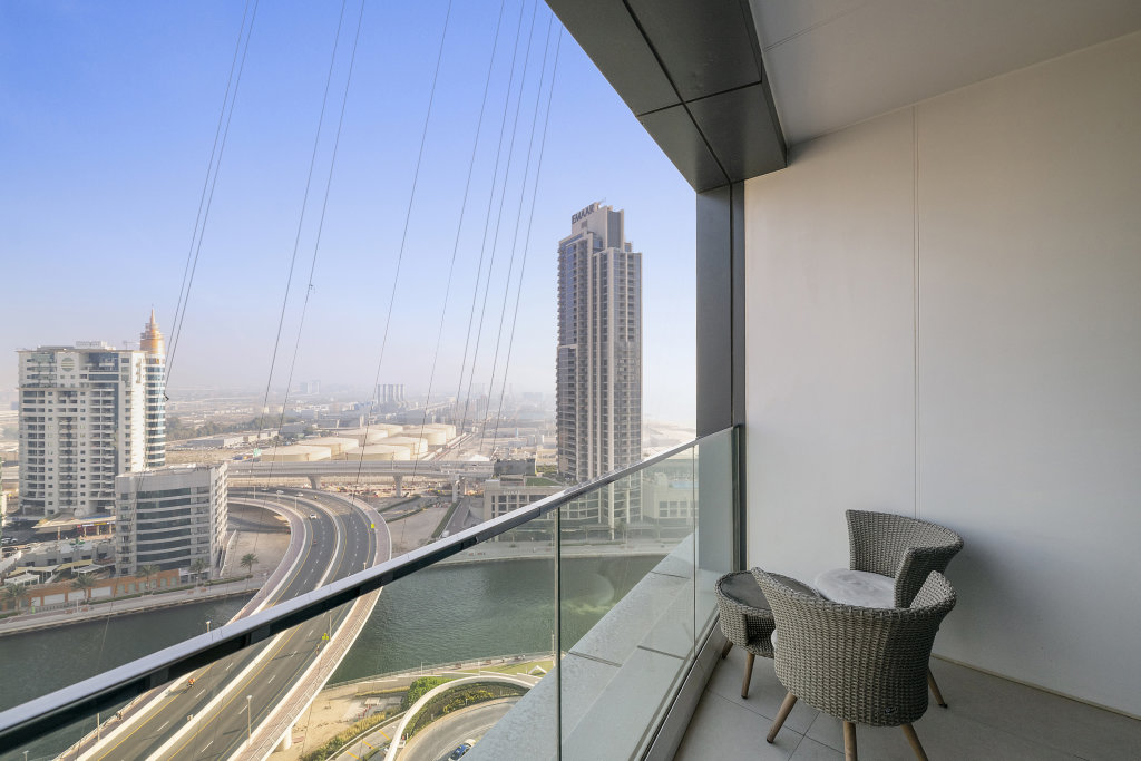 Дубай: Апартаменты WelHome - Fancy Apt with Balcony and Exceptional Canal Views