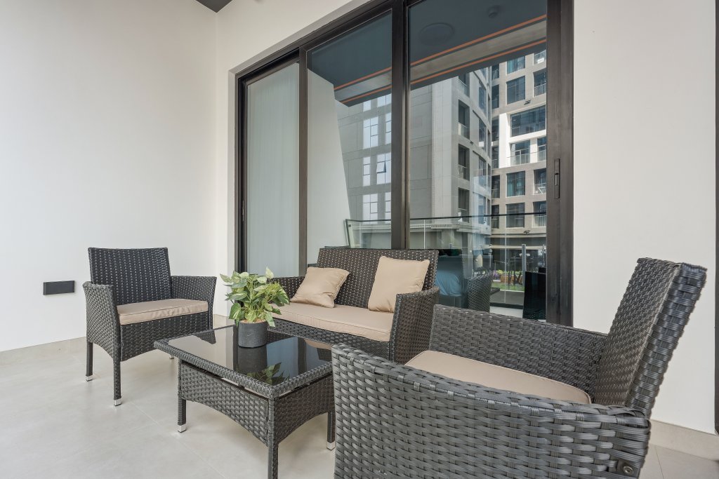 Дубай: Апартаменты WelHome - Contemporary 1BR in Binghatti Canal & Burj Views