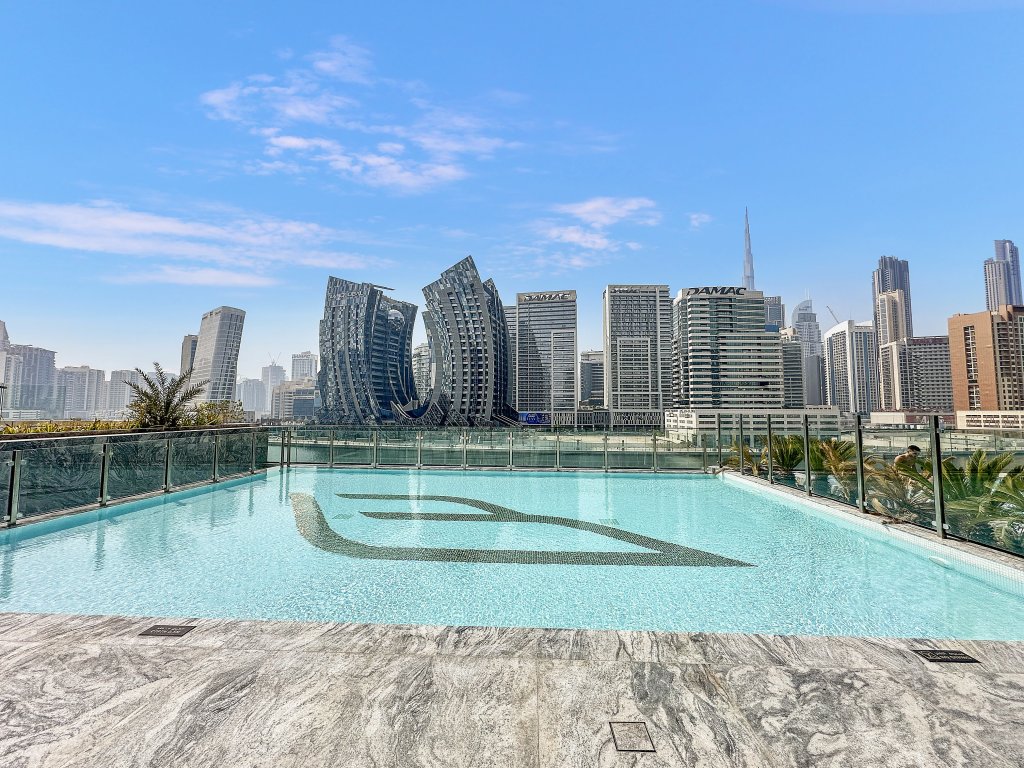 Дубай: Апартаменты WelHome - Contemporary 1BR in Binghatti Canal & Burj Views
