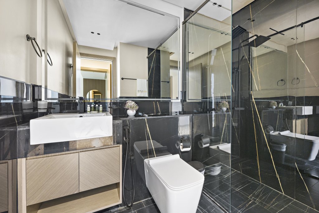 Дубай: Апартаменты WelHome - Contemporary 1BR in Binghatti Canal & Burj Views