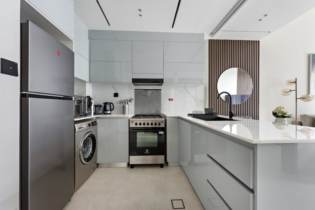 Дубай: Апартаменты WelHome - Contemporary 1BR in Binghatti Canal & Burj Views
