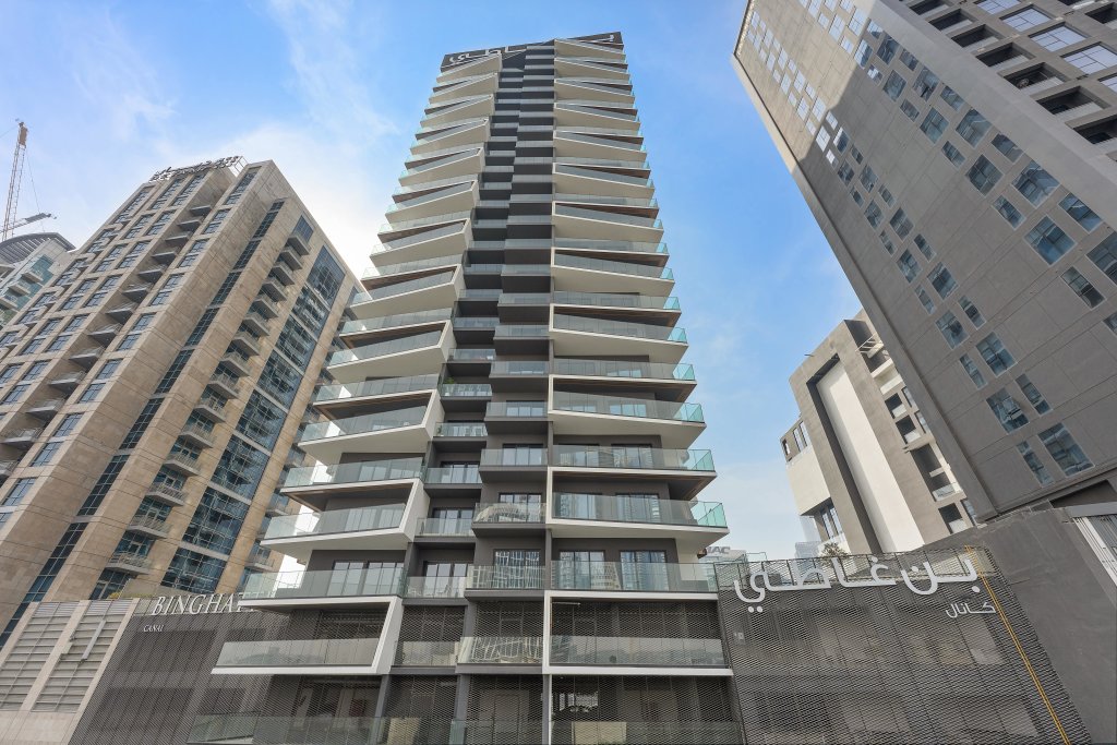 Дубай: Апартаменты WelHome - Contemporary 1BR in Binghatti Canal & Burj Views