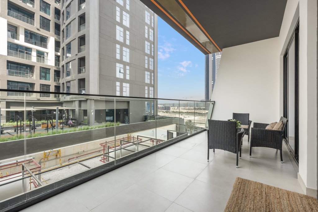 Дубай: Апартаменты WelHome - Contemporary 1BR in Binghatti Canal & Burj Views