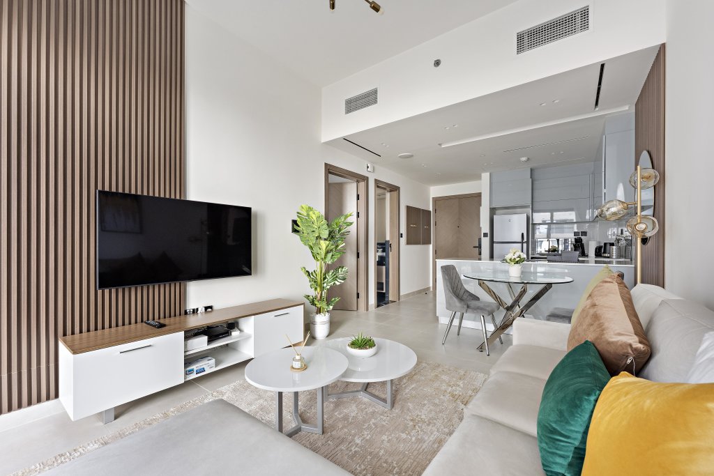 Дубай: Апартаменты WelHome - Contemporary 1BR in Binghatti Canal & Burj Views