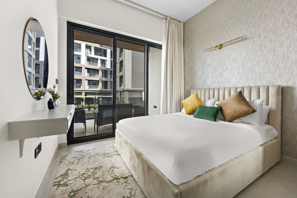Дубай: Апартаменты WelHome - Contemporary 1BR in Binghatti Canal & Burj Views