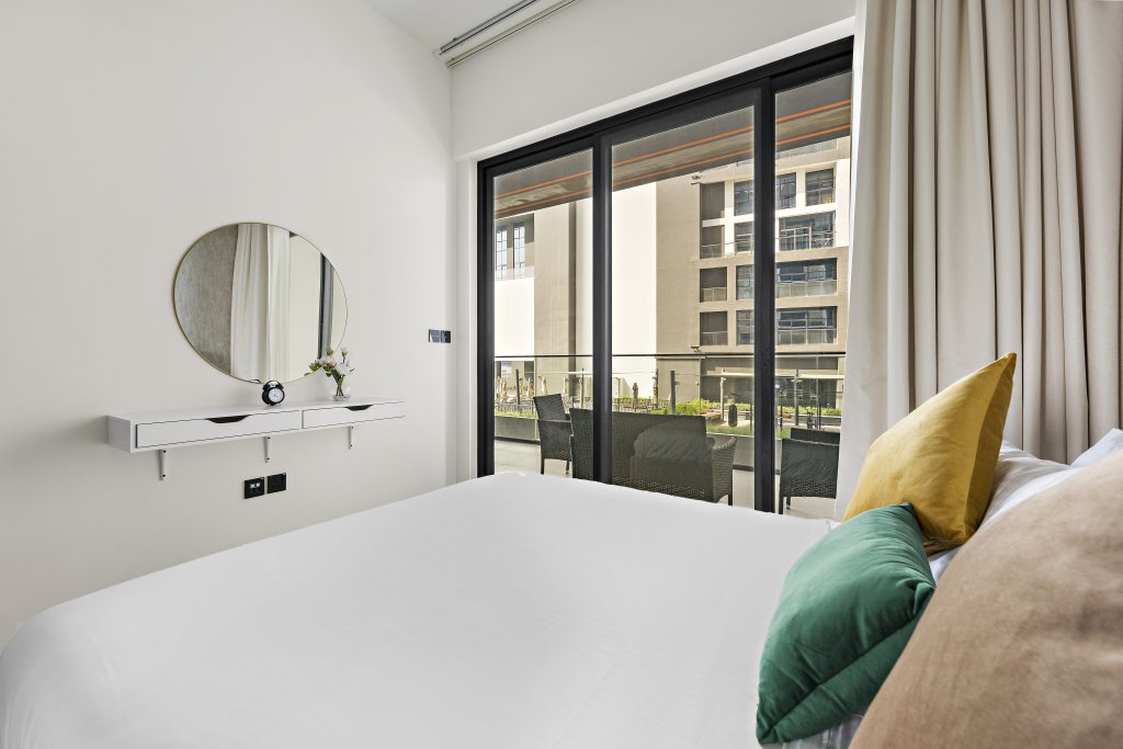 Дубай: Апартаменты WelHome - Contemporary 1BR in Binghatti Canal & Burj Views
