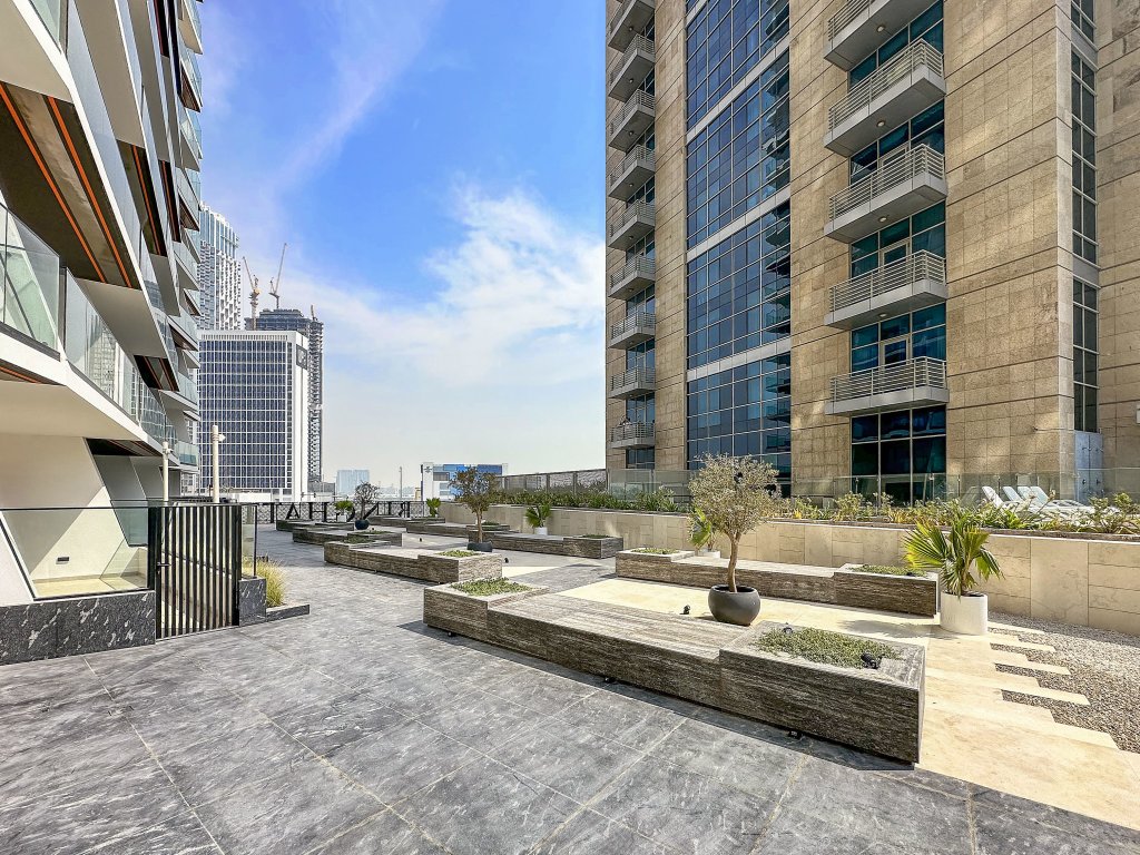 Дубай: Апартаменты WelHome - Contemporary 1BR in Binghatti Canal & Burj Views