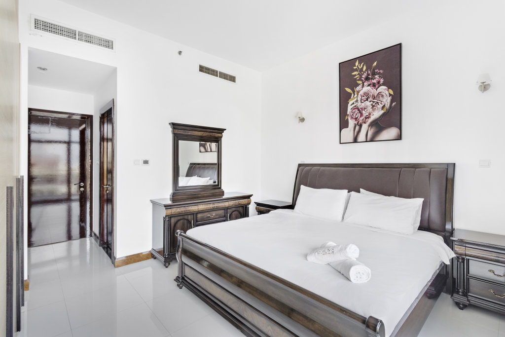 Дубай: Апартаменты WelHome - Urban Retreat with Terrace and City Views