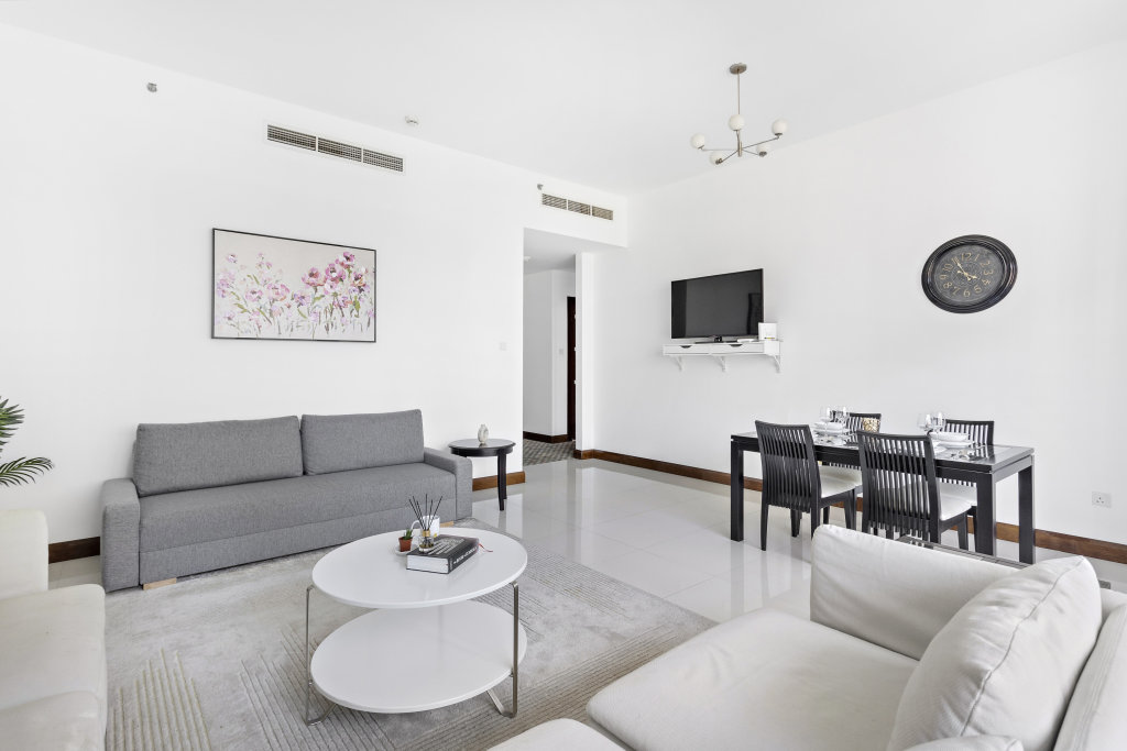 Дубай: Апартаменты WelHome - Urban Retreat with Terrace and City Views