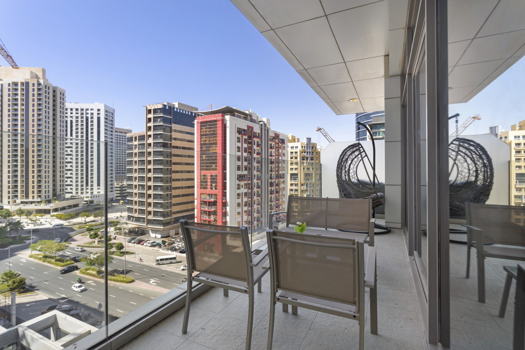 Дубай: Апартаменты WelHome - Urban Retreat with Terrace and City Views