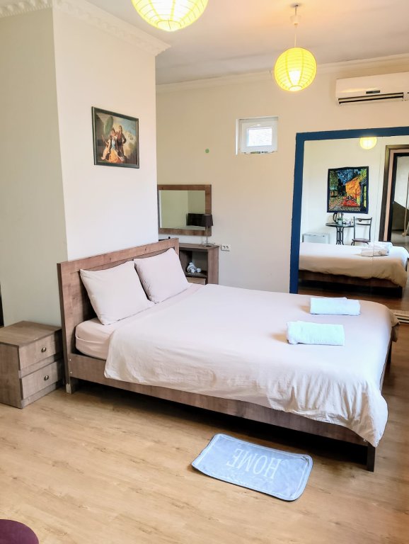 Тбилиси: Гостевой дом La Casa