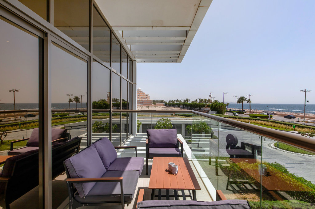 Дубай: Апартаменты Deluxe 2BR with Sea View in The 8 on Palm Jumeirah