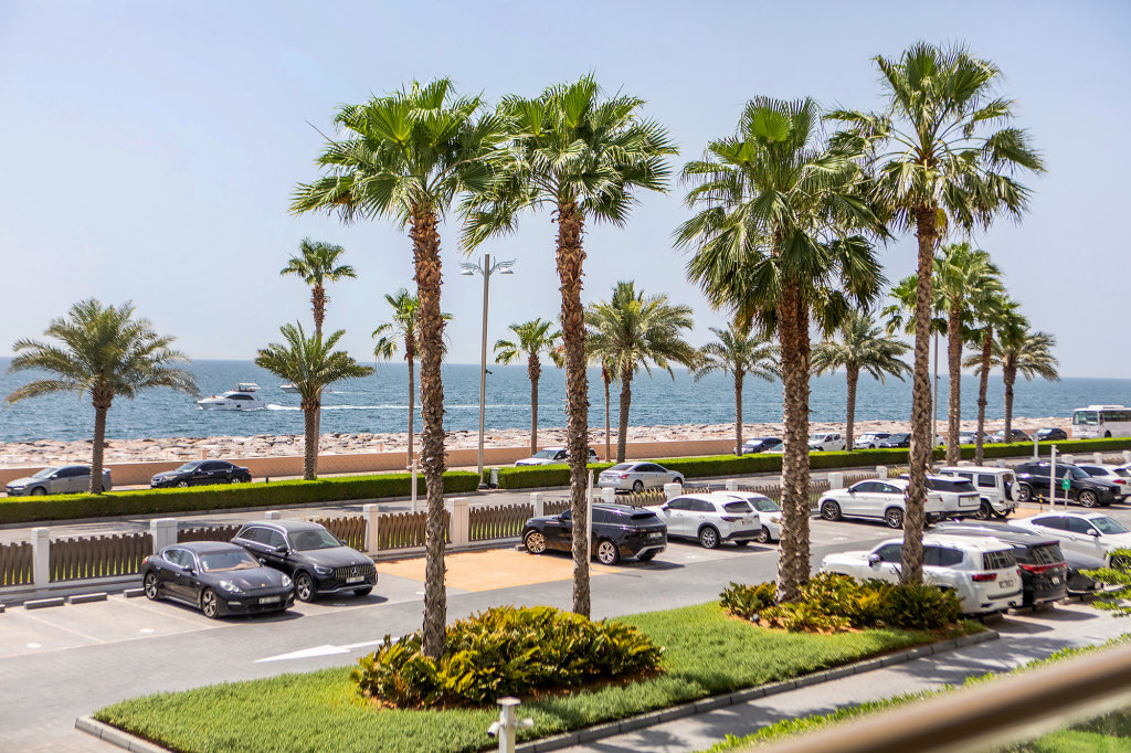 Дубай: Апартаменты Deluxe 2BR with Sea View in The 8 on Palm Jumeirah