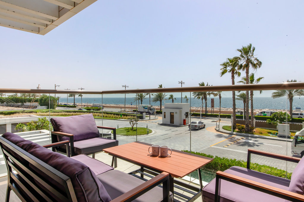 Дубай: Апартаменты Deluxe 2BR with Sea View in The 8 on Palm Jumeirah