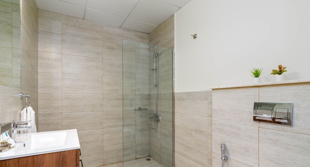 Абу-Даби: Modern Studio in Oasis -607