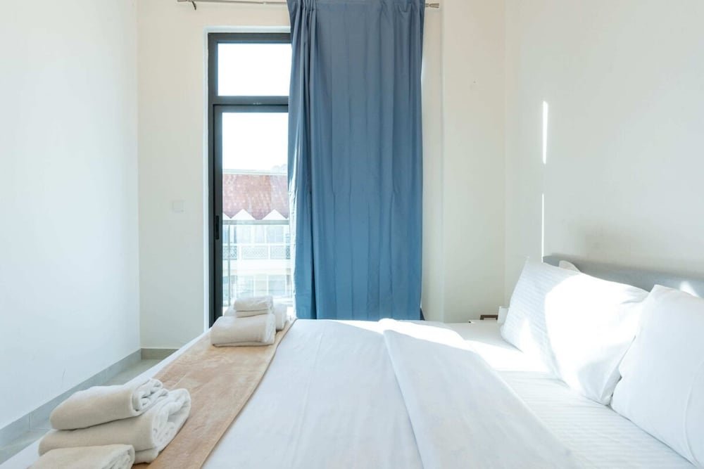 Дубай: Bright & Spacious 1BD Flat With Balconydubai JVC