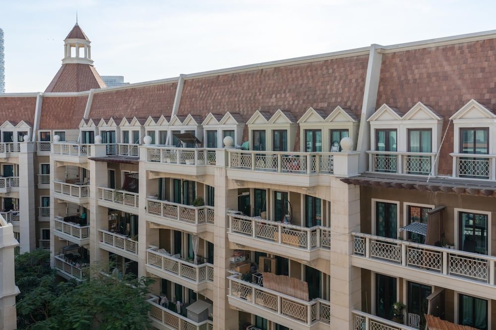 Дубай: Bright & Spacious 1BD Flat With Balconydubai JVC