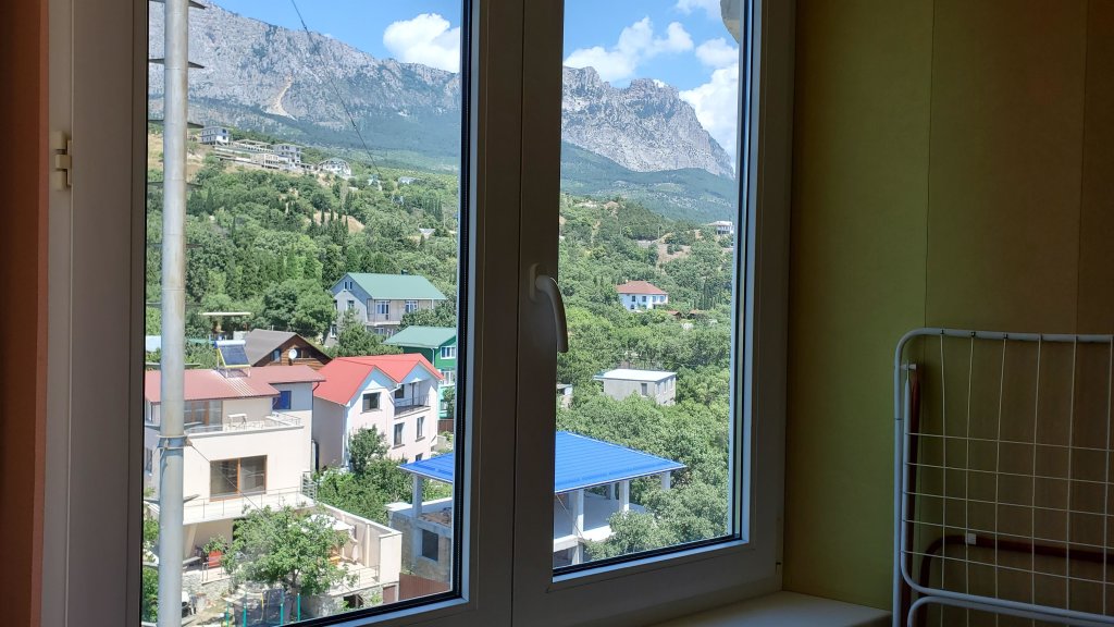 Алупка: Апартаменты Двухкомнатные с видом на море