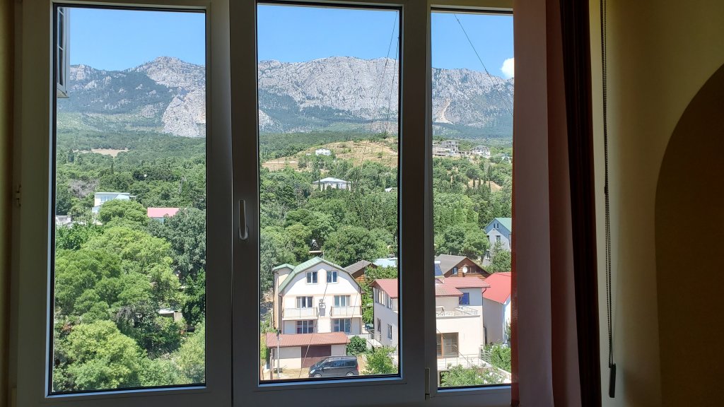 Алупка: Апартаменты Двухкомнатные с видом на море