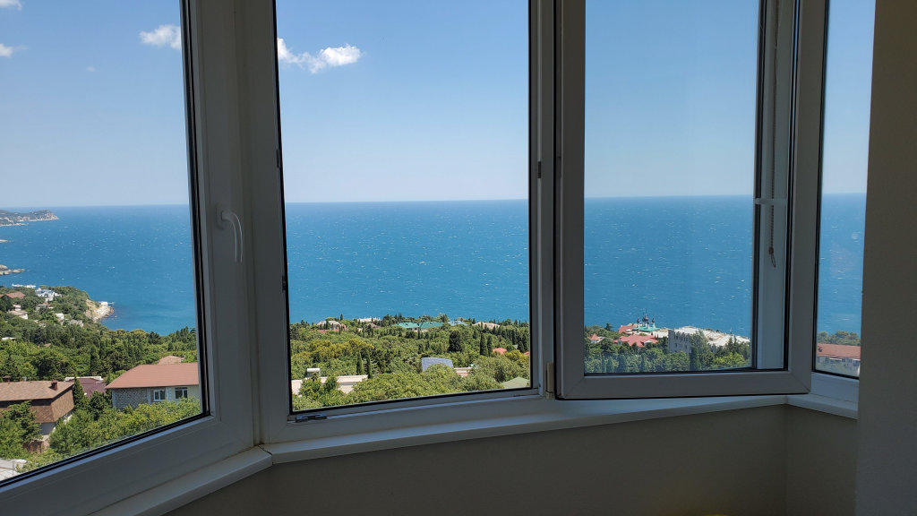 Алупка: Апартаменты Двухкомнатные с видом на море