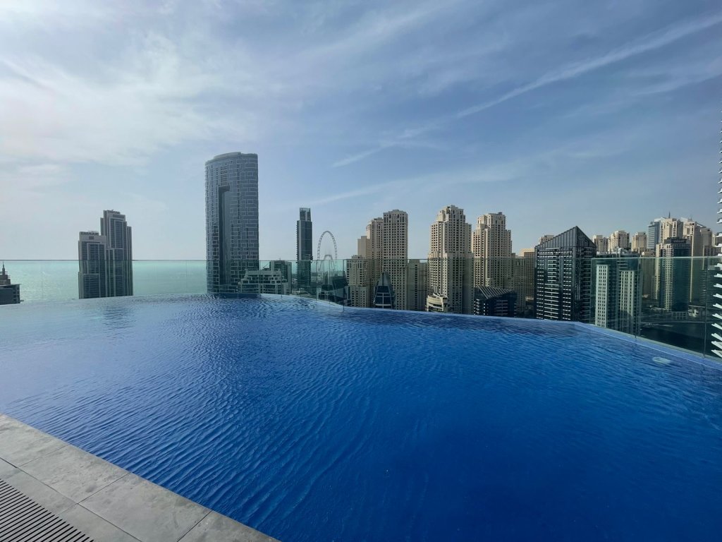 Дубай: Апартаменты Dubai Marina Walk Gem Modern Apt with Pool & Gym access, Steps to Beach & Metro