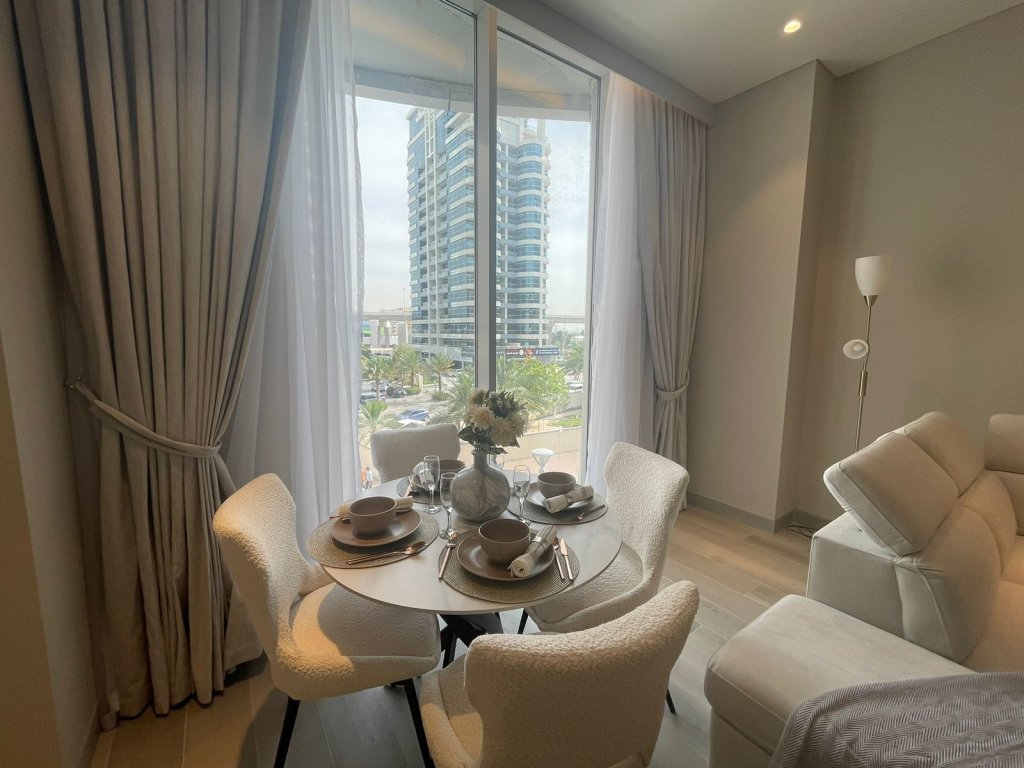 Дубай: Апартаменты Dubai Marina Walk Gem Modern Apt with Pool & Gym access, Steps to Beach & Metro