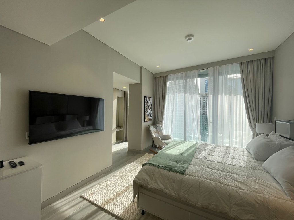 Дубай: Апартаменты Dubai Marina Walk Gem Modern Apt with Pool & Gym access, Steps to Beach & Metro