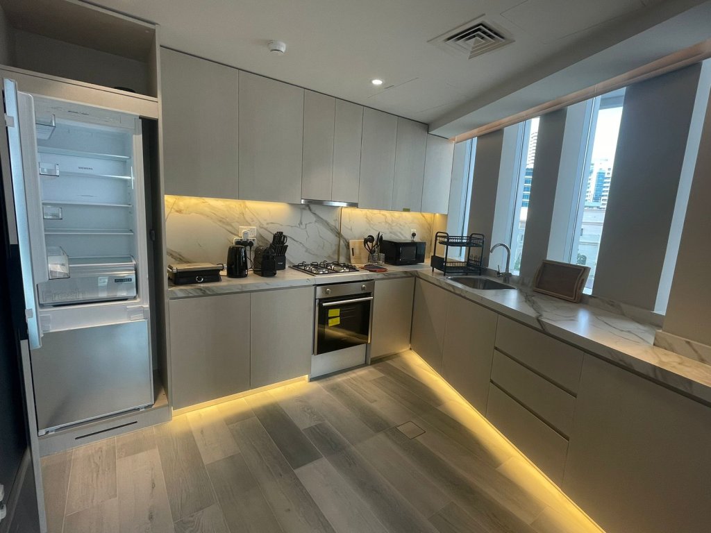 Дубай: Апартаменты Dubai Marina Walk Gem Modern Apt with Pool & Gym access, Steps to Beach & Metro