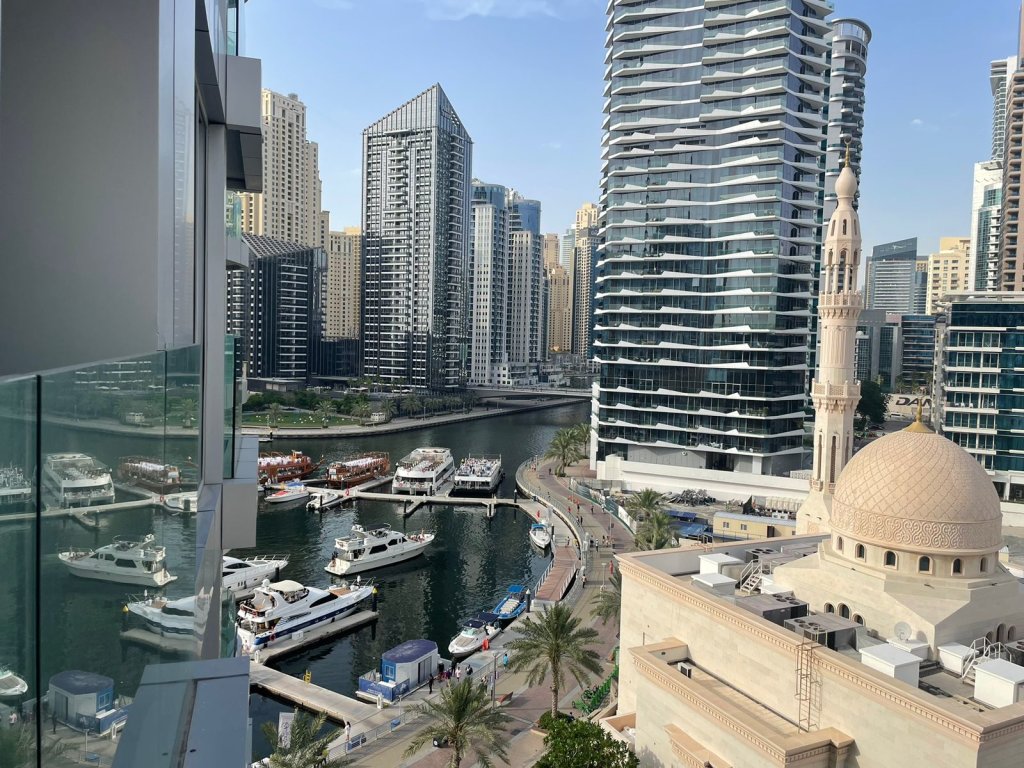 Дубай: Апартаменты Dubai Marina Walk Gem Modern Apt with Pool & Gym access, Steps to Beach & Metro